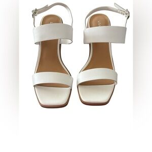 Lisa Vicky Oasis-V White Sandals for Chic Comfort